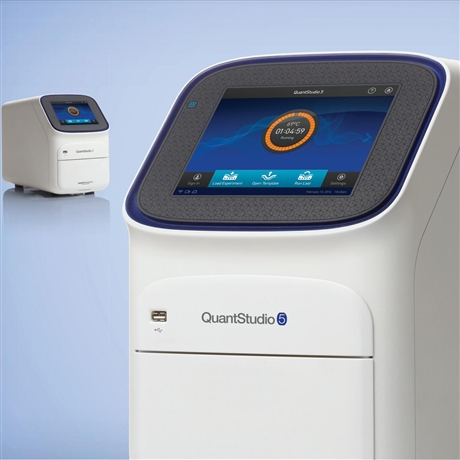 赛默飞 QuantStudio™ 12K Flex 实时荧光定量 PCR 系统 是赛默飞（Thermo Fisher Scientific）推出的一款高通量、灵活性强的实时荧光定量PCR系统。该系统专为大规模样品检测设计，能够处理多达12,000个反应，适合广泛的分子生物学应用，如基因表达定量、基因分型、突变分析、基因拷贝数变异分析和病原体检测等。
<BR>
<BR>