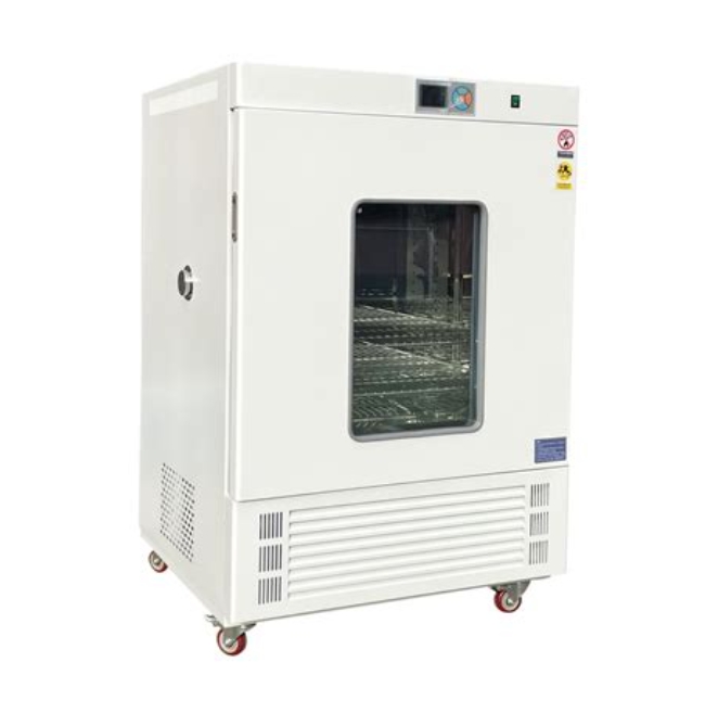 生化培养箱是一种广泛应用于微生物培养、环境监测、种子发芽试验、生物学研究等多个领域的精密实验设备，其核心功能包括恒温控制、光照调节、湿度管理以及程序段设置等。由于其内部结构集成了制冷系统、加热单元、空气循环装置和控制电路板等多种精密部件，因此在使用过程中，特别是在开关机环节，存在许多操作细节和顺序要求。
<BR>
<BR>看似简单的“开/关”操作，实则是确保设备稳定运行、延长使用寿命、避免故障发生的重要环节。
<BR>
<BR>本文将从多个维度系统性解答“开关机顺序有讲究吗”这一看似简单、实则关键的问题。
<BR>
<BR>