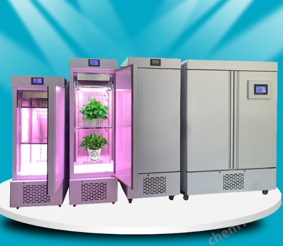 在现代科学研究、农业生产、生物医药、环境工程等领域中,模拟自然环境成为开展各类实验与测试的重要手段。人工气候箱,作为一种能够模拟和控制多种环境因子的高精度仪器设备,正被越来越多地应用于植物栽培、药品稳定性试验、材料老化测试、微生物培养等场景中。它的出现,不仅提高了实验数据的可控性与可重复性,还为科学研究与产业发展提供了理想的环境模拟平台。
<BR>
<BR>那么,什么是人工气候箱?它是如何工作的?它在实际应用中扮演怎样的角色?本文将从概念定义、工作原理、结构构成、功能特点、分类方式、典型应用、技术发展趋势等多个角度,全面解读人工气候箱的全貌。
<BR>
<BR>